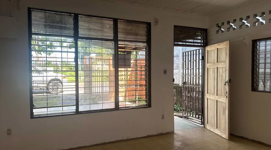 Venta de propiedad con dos casas en Puntarenas Centro!