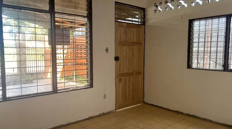 Venta de propiedad con dos casas en Puntarenas Centro!