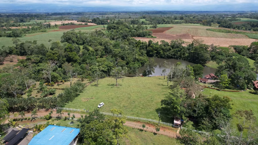 Lote de lujo - comunidad cerrada en San Carlos - Imagen 5