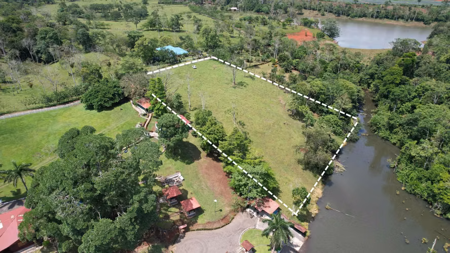 Lote de lujo - comunidad cerrada en San Carlos - Imagen 17
