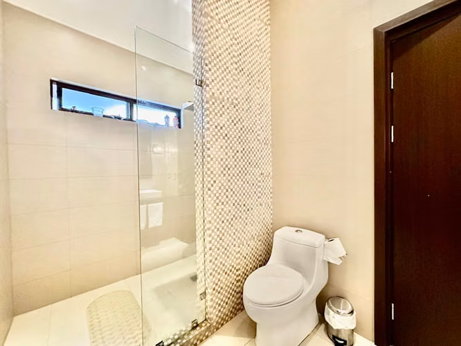 Heredia Casa Moderna en Condominio Francosta Techos altos Iluminada - Imagen 13