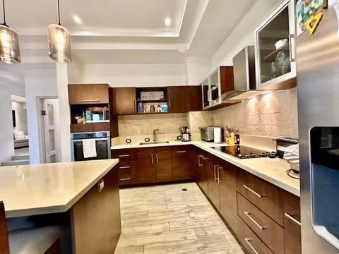 Heredia Casa Moderna en Condominio Francosta Techos altos Iluminada - Imagen 2
