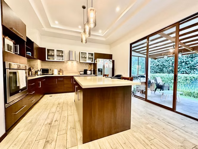 Heredia Casa Moderna en Condominio Francosta Techos altos Iluminada - Imagen 5