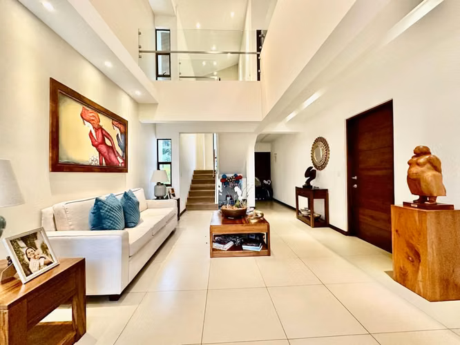 Heredia Casa Moderna en Condominio Francosta Techos altos Iluminada - Imagen 11