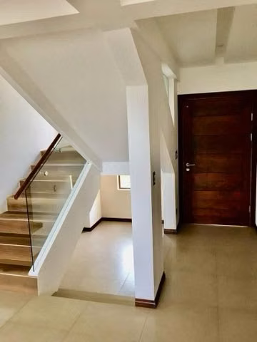Heredia Casa Moderna en Condominio Francosta Techos altos Iluminada - Imagen 18