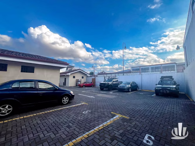 Parqueo en venta Barrio Luján