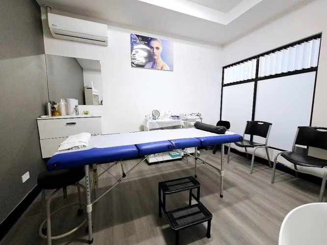 SE ALQUILAN CONSULTORIOS EN CLINICA EN PASEO COLON - Imagen 4