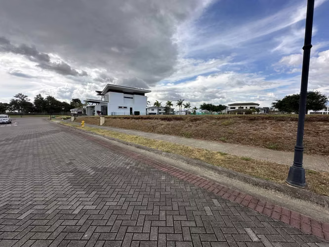 VENTA Lote de 613m2 en Los Reyes