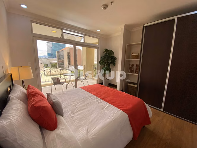 Venta de Apartamento de 2 hab. en condominio. San José, Sabana Sur