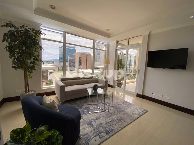 Venta de Apartamento de 2 hab. en condominio. San José, Sabana Sur