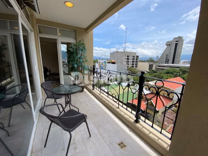 Venta de Apartamento de 2 hab. en condominio. San José, Sabana Sur
