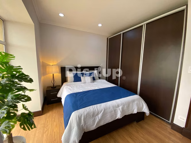 Venta de Apartamento de 2 hab. en condominio. San José, Sabana Sur