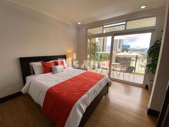 Venta de Apartamento de 2 hab. en condominio. San José, Sabana Sur