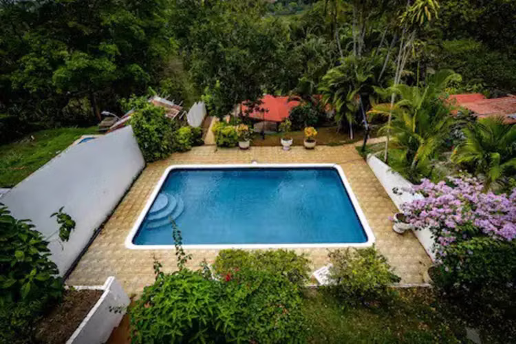 LA GARITA-Alajuela- Preciosa casa en venta en Urbanización Montisel