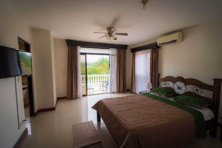 LA GARITA-Alajuela- Preciosa casa en venta en Urbanización Montisel