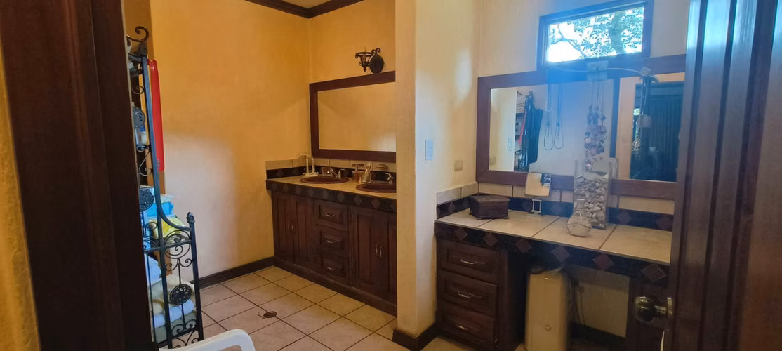 Hermosa casa en Urbanización Río Oro, Santa Ana – Amplios espacios y amenidades de lujo