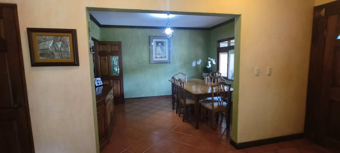 Hermosa casa en Urbanización Río Oro, Santa Ana – Amplios espacios y amenidades de lujo