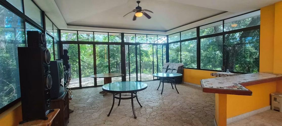 Hermosa casa en Urbanización Río Oro, Santa Ana – Amplios espacios y amenidades de lujo