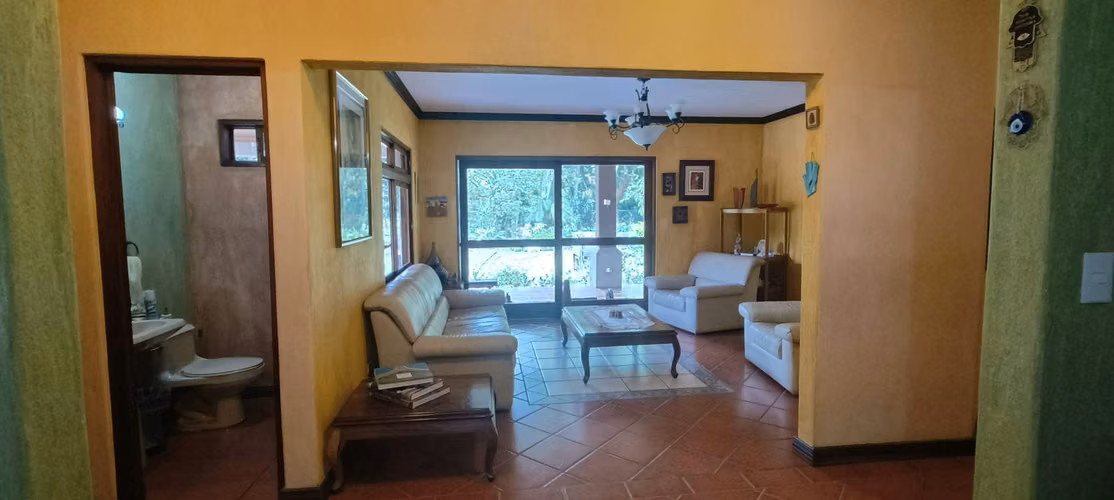 Hermosa casa en Urbanización Río Oro, Santa Ana – Amplios espacios y amenidades de lujo