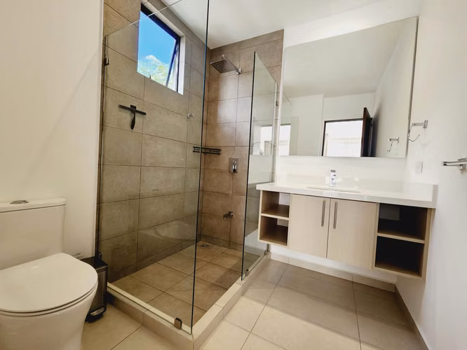 Alquiler de apartamento con jardin, Condominio Parques del Sol, Santa Ana - Imagen 10