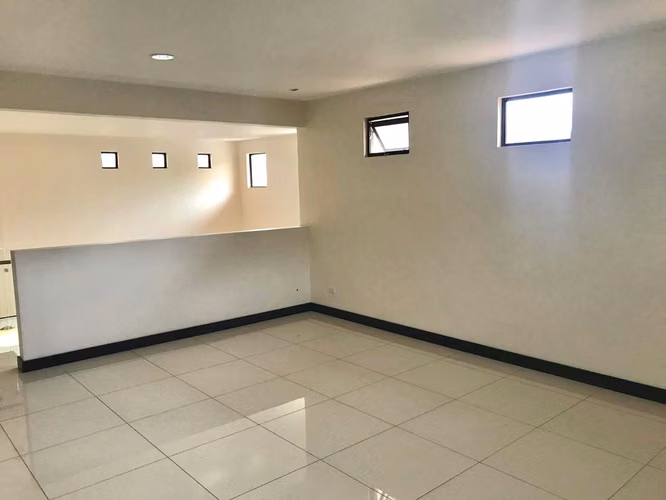 ALQUILER DE CASA EN EL CENTRO DE SANTA ANA - Imagen 8