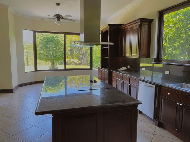 SE ALQUILA CASA DE LUJO EN VALLE DEL SOL - Imagen 14