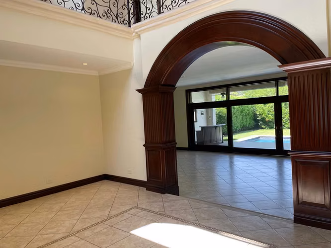 SE ALQUILA CASA DE LUJO EN VALLE DEL SOL - Imagen 3