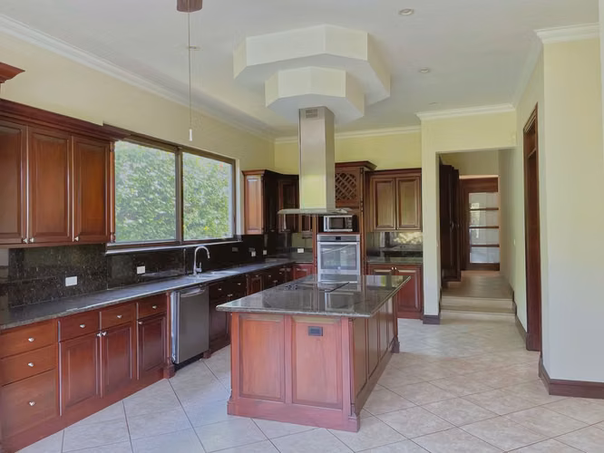 SE ALQUILA CASA DE LUJO EN VALLE DEL SOL - Imagen 17