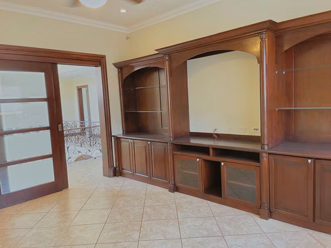 SE ALQUILA CASA DE LUJO EN VALLE DEL SOL - Imagen 10