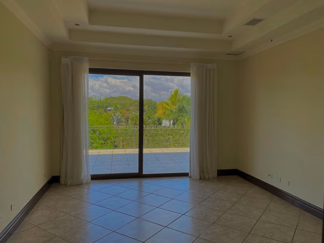 SE ALQUILA CASA DE LUJO EN VALLE DEL SOL - Imagen 18