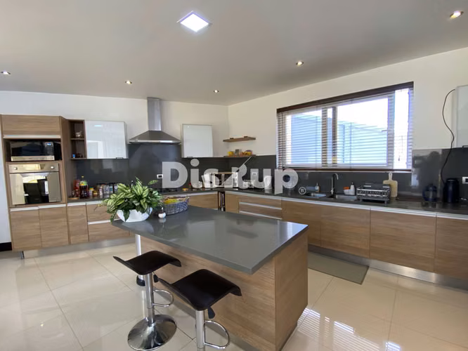 Venta de casa de 4 hab. en amplio terreno. San Rafael. Montes de Oca