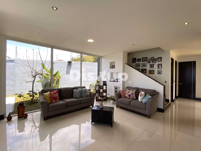 Venta de casa de 4 hab. en amplio terreno. San Rafael. Montes de Oca