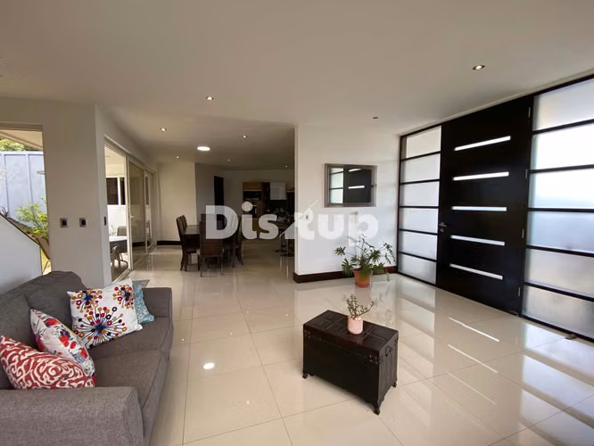 Venta de casa de 4 hab. en amplio terreno. San Rafael. Montes de Oca