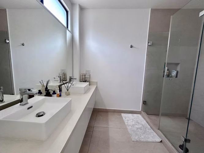 VENTA DE CASA MODERNA ESCAZU GUACHIPELIN - Imagen 9