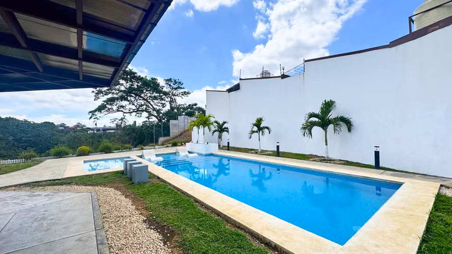 Condos nuevos, 1 planta, 2 hab., a 5 minutos de Guachipelín (AD).