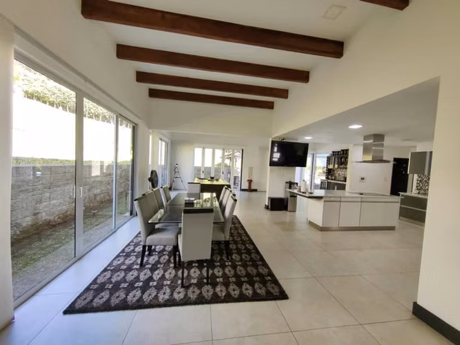 Casa moderna y excepcional en venta - Santa Ana