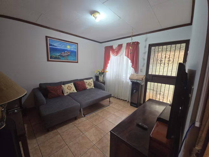 LA PROPIEDAD DE SUS SUEÑOS CON 2 CASAS Y JARDINES