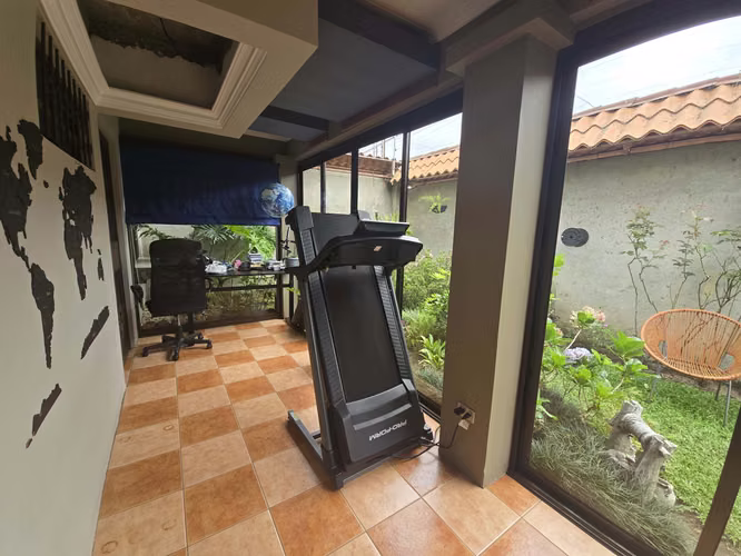 LA PROPIEDAD DE SUS SUEÑOS CON 2 CASAS Y JARDINES