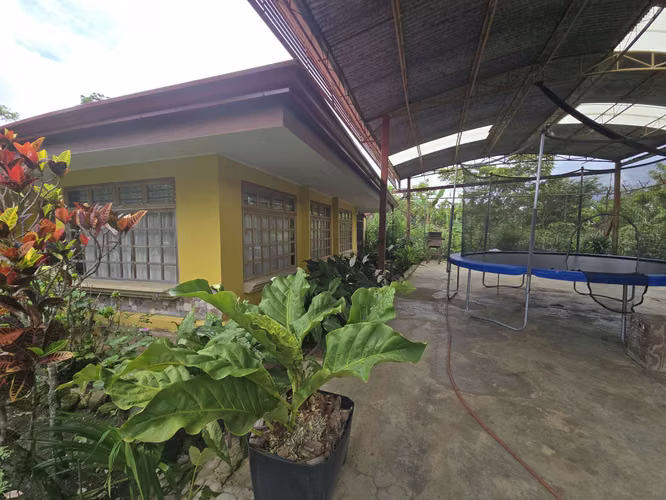 LA PROPIEDAD DE SUS SUEÑOS CON 2 CASAS Y JARDINES