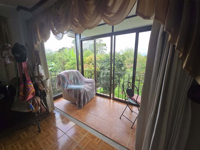 LA PROPIEDAD DE SUS SUEÑOS CON 2 CASAS Y JARDINES