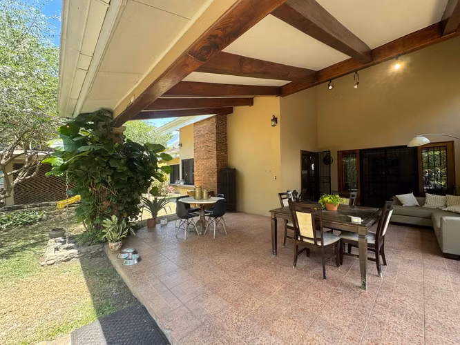 Casa en Venta Idependiente en Escazu