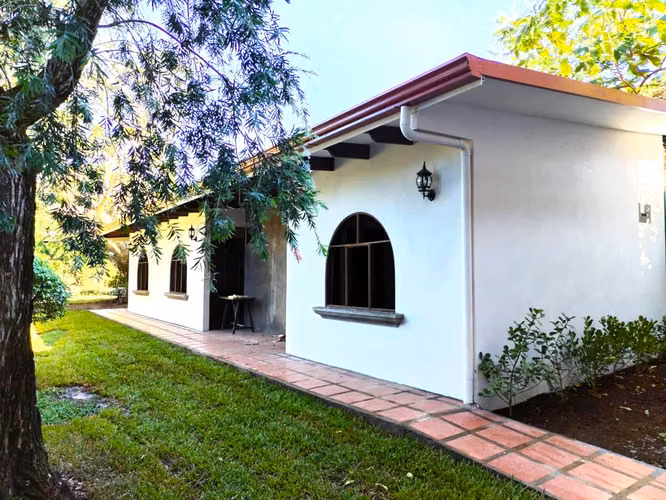 Venta Casa en Alajuela: tipo Quinta con Piscina y 7.313 mts2 de terreno. Uso de Suelo Mixto. - Imagen 8