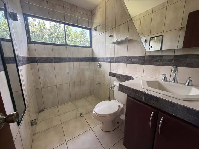EN VENTA- AMPLIA CASA DE UNA PLANTA - Pinares de Curridabat - Imagen 17