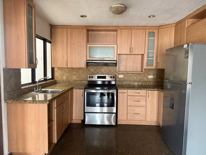 EN VENTA- AMPLIA CASA DE UNA PLANTA - Pinares de Curridabat - Imagen 8