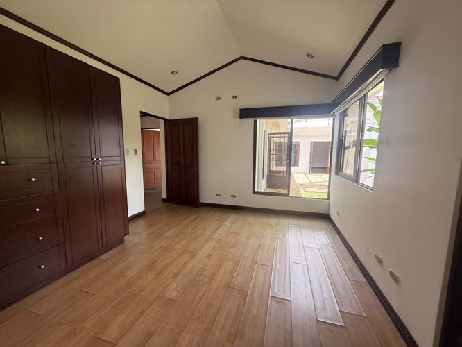 EN VENTA- AMPLIA CASA DE UNA PLANTA - Pinares de Curridabat - Imagen 16
