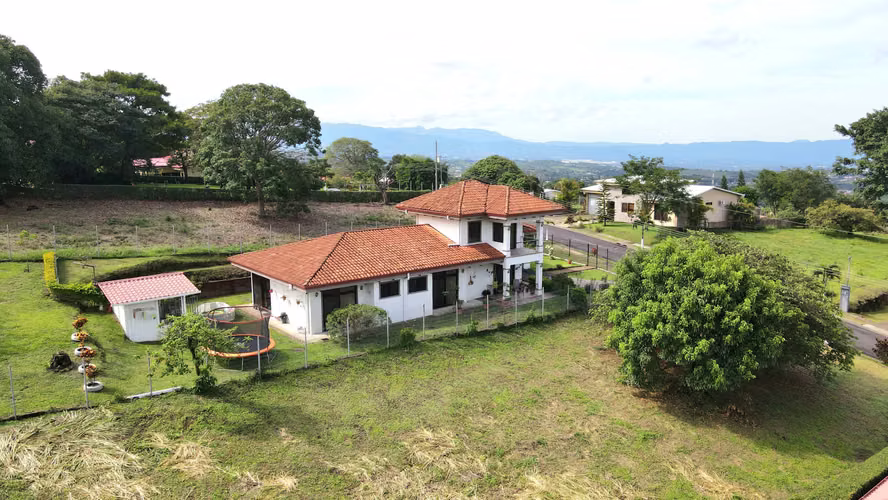 Casa Amueblada en Venta Grecia