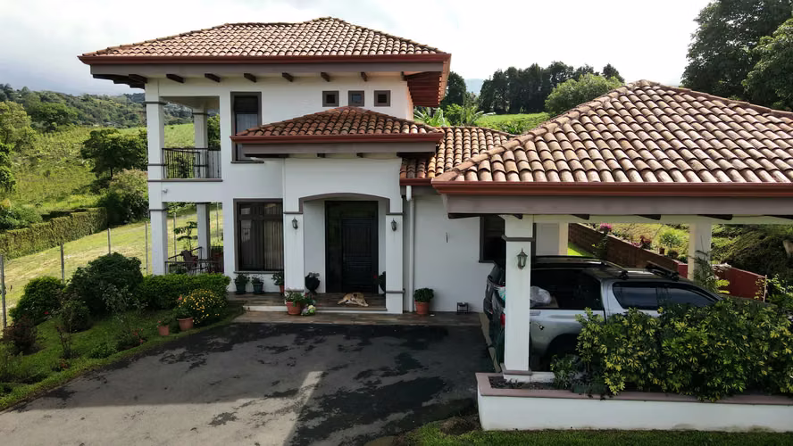 Casa Amueblada en Venta Grecia
