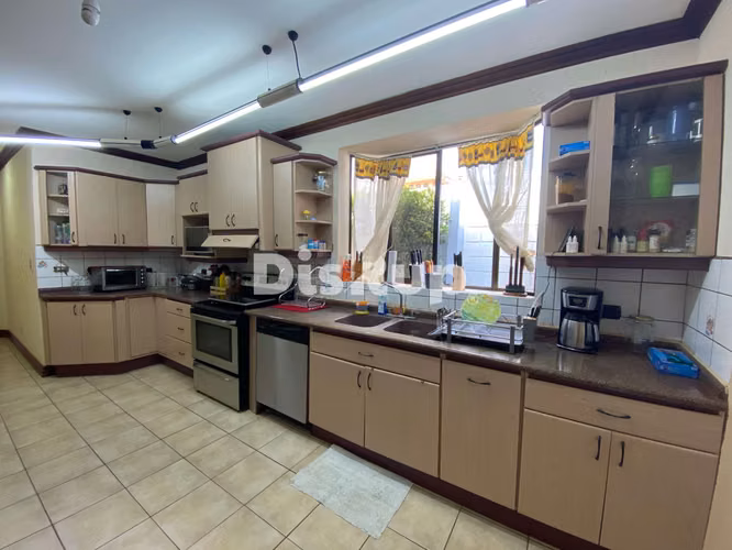 Venta de amplia casa de 5 hab. Residencial Altamonte, Curridabat - Imagen 9