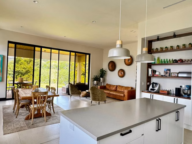 ALQUILER/ VENTA DE CASA EN SANTA ANA*