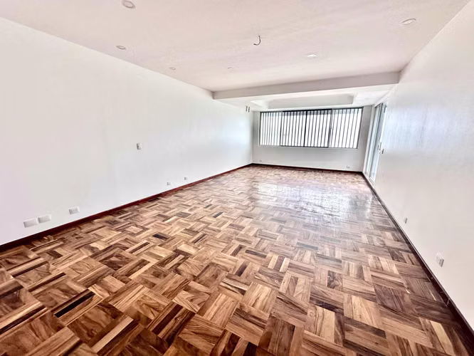 SE ALQUILA IMPRESIONANTE CASA EN ROHRMOSER NUNCIATURA